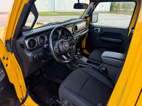 Used 2019 Jeep Wrangler 4WD Unlimited Sport image 10