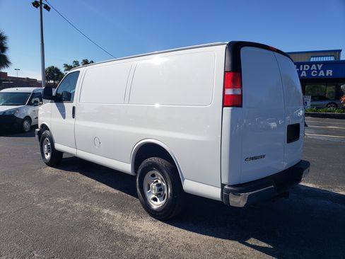 Used 2022 Chevrolet Express 2500 image 3