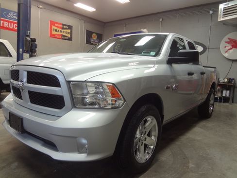 Used 2017 RAM 1500 Express image 3
