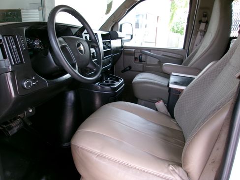 Used 2012 Chevrolet Express 2500 UNAVAIL RWD image 5
