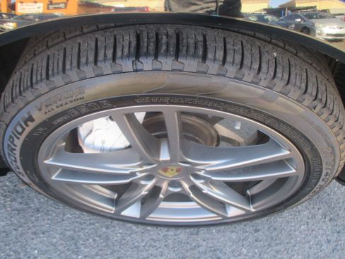 Used 2019 Porsche Cayenne Turbo image 19