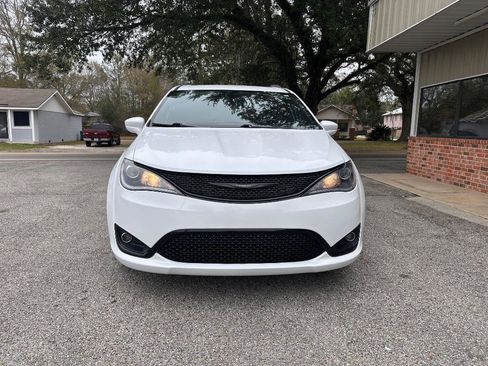 Used 2019 Chrysler Pacifica Touring Plus image 4