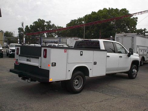Used 2022 Chevrolet Silverado 3500 W/T RWD image 4