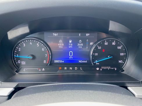 Used 2022 Ford Explorer XLT image 11