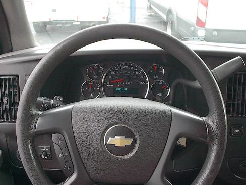 Used 2015 Chevrolet Express 3500 image 16