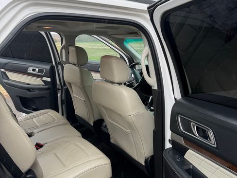 Used 2016 Ford Explorer Platinum image 17