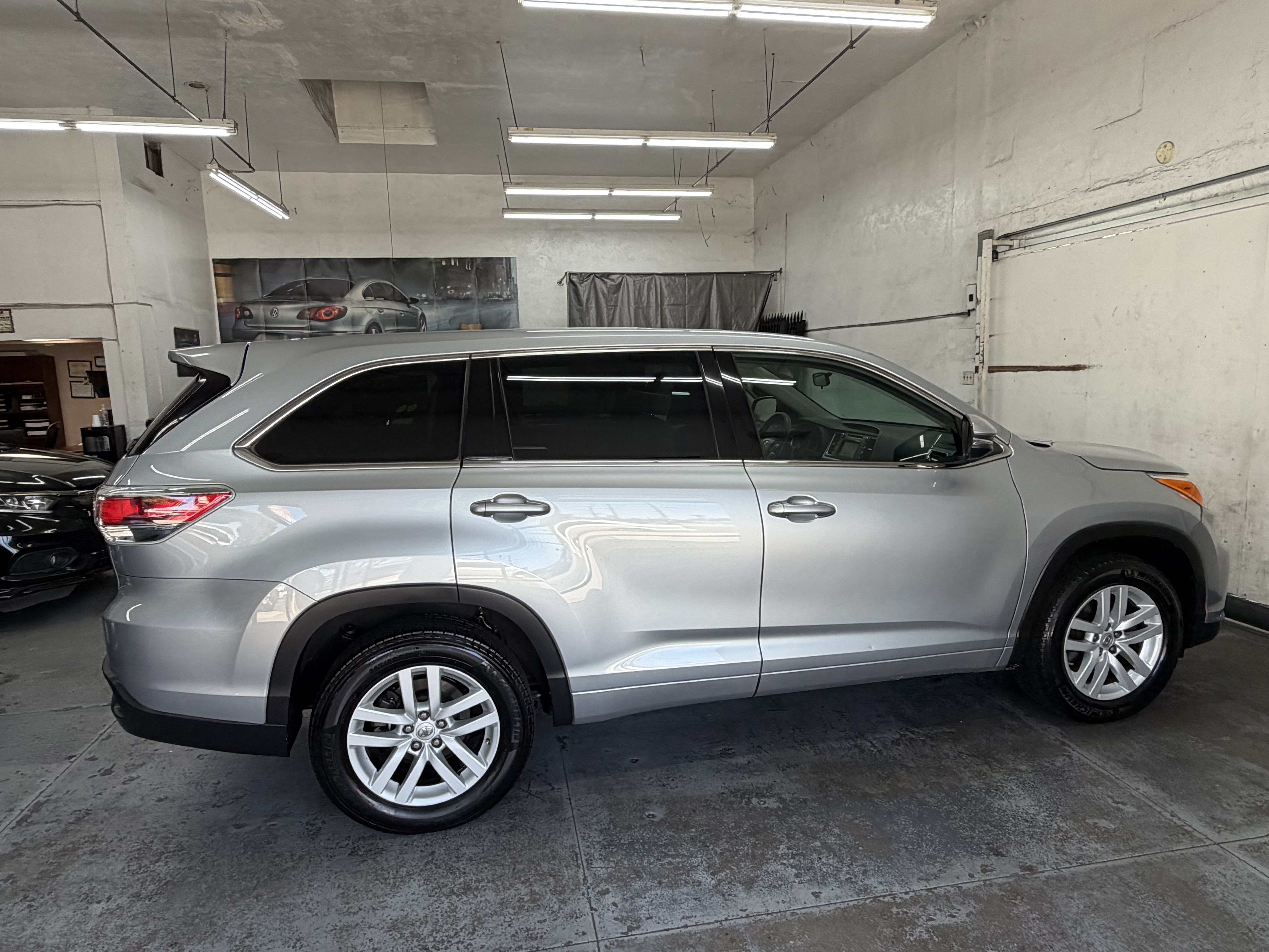 Used 2014 Toyota Highlander FWD LE V6 image 8