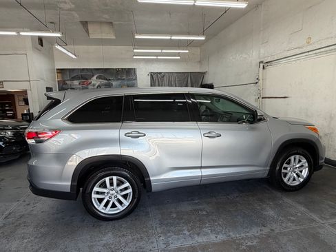 Used 2014 Toyota Highlander FWD LE V6 image 8