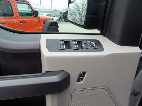 Used 2020 Ford F150 STX image 5