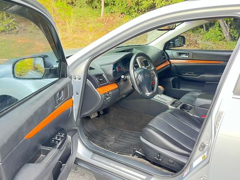 Used 2013 Subaru Outback 2.5i Limited image 9