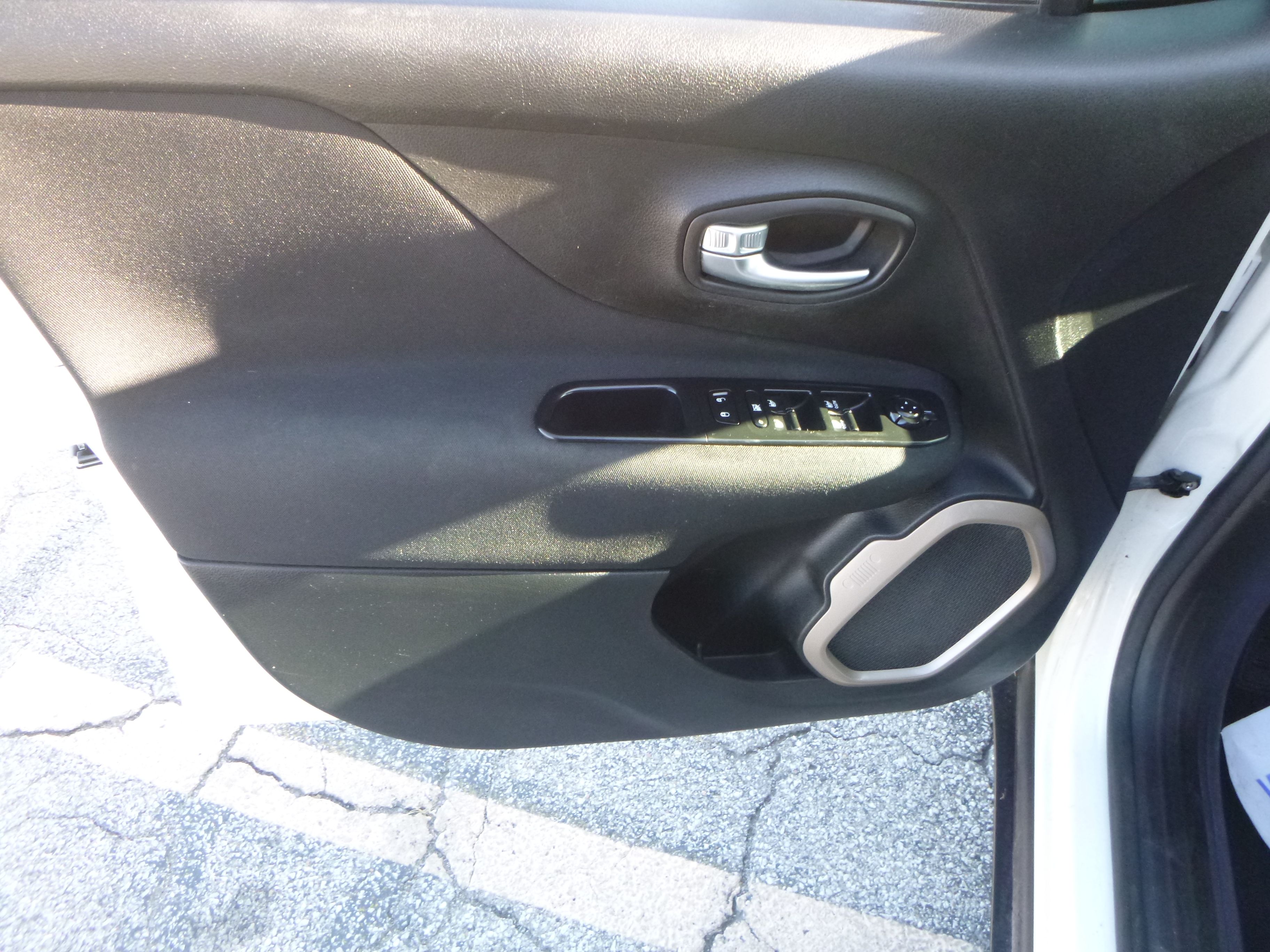 Used 2016 Jeep Renegade 4WD Sport image 11