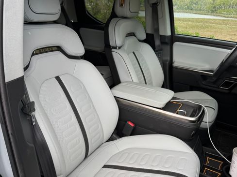 Used 2023 Rivian R1T AWD Adventure image 18