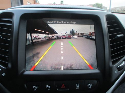 Used 2015 Jeep Cherokee Trailhawk image 12