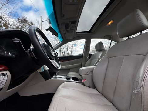 Used 2010 Subaru Legacy 2.5i Limited image 10