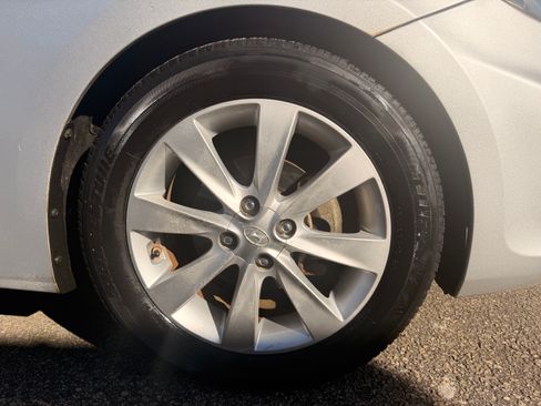 Used 2013 Hyundai Accent GLS image 8