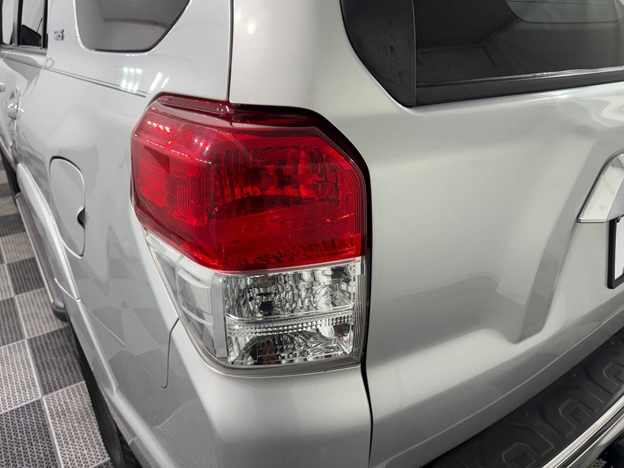 Used 2011 Toyota 4Runner SR5 w/ Convenience Pkg AWD/4WD image 9