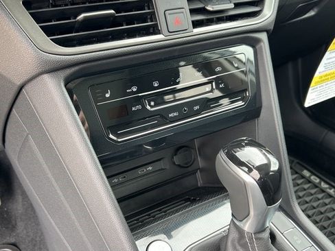 New 2025 Volkswagen Taos SE FWD image 20