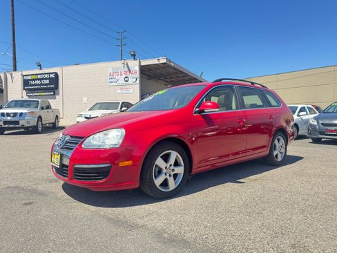 Used 2009 Volkswagen Jetta SE SportWagen FWD image 3