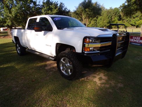Used 2018 Chevrolet Silverado 2500 4x4 Crew Cab LT image 3