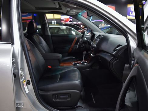 Used 2013 Toyota Highlander Limited FWD image 24