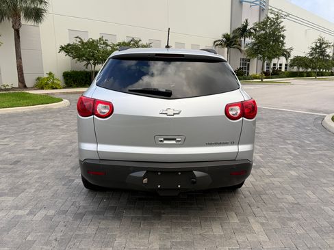 Used 2011 Chevrolet Traverse LT image 6