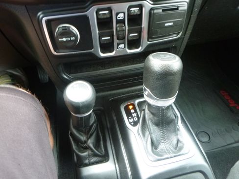 Used 2019 Jeep Wrangler 4WD Unlimited Sport image 27