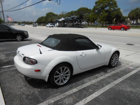 Used 2006 MAZDA MX-5 Miata Grand Touring RWD image 6