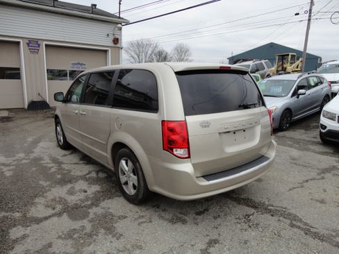 Used 2013 Dodge Grand Caravan image 3