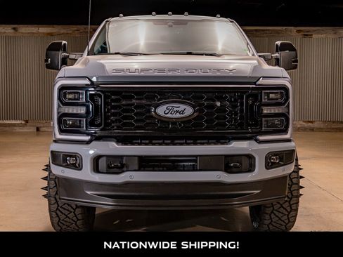 Used 2025 Ford F350 Platinum image 4