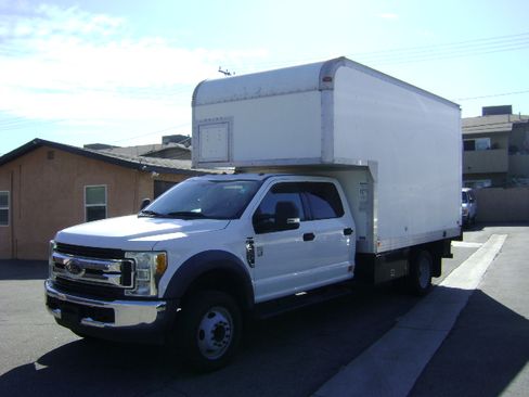 Used 2017 Ford F550 image 3
