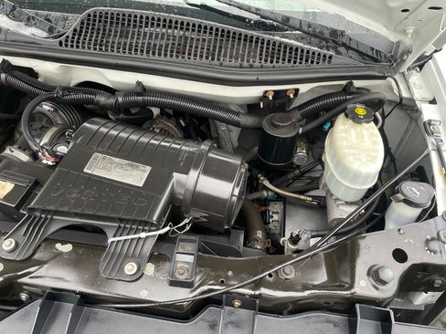 Used 2011 Chevrolet Express 2500 image 18