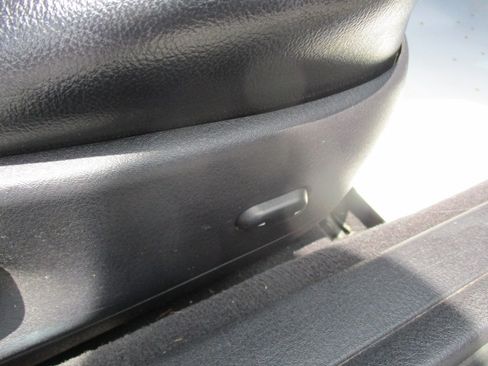 Used 2005 Ford Thunderbird 50th Anniversary RWD image 21