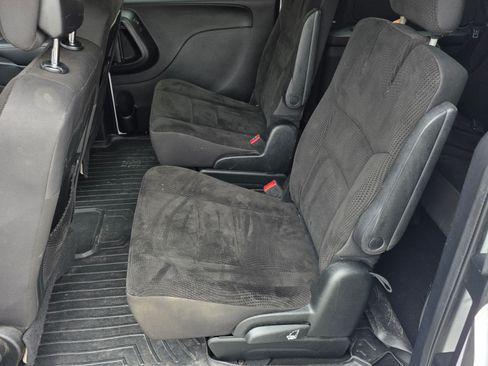 Used 2018 Dodge Grand Caravan SE image 6