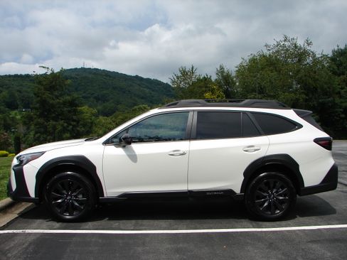 Used 2025 Subaru Outback Onyx Edition AWD/4WD image 14