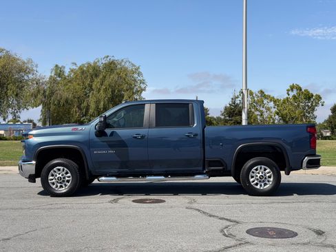 Used 2025 Chevrolet Silverado 2500 4x4 Crew Cab LT image 2