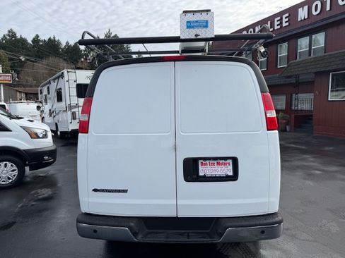 Used 2017 Chevrolet Express 3500 image 27