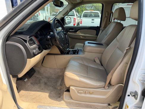 Used 2008 Chevrolet Suburban image 7