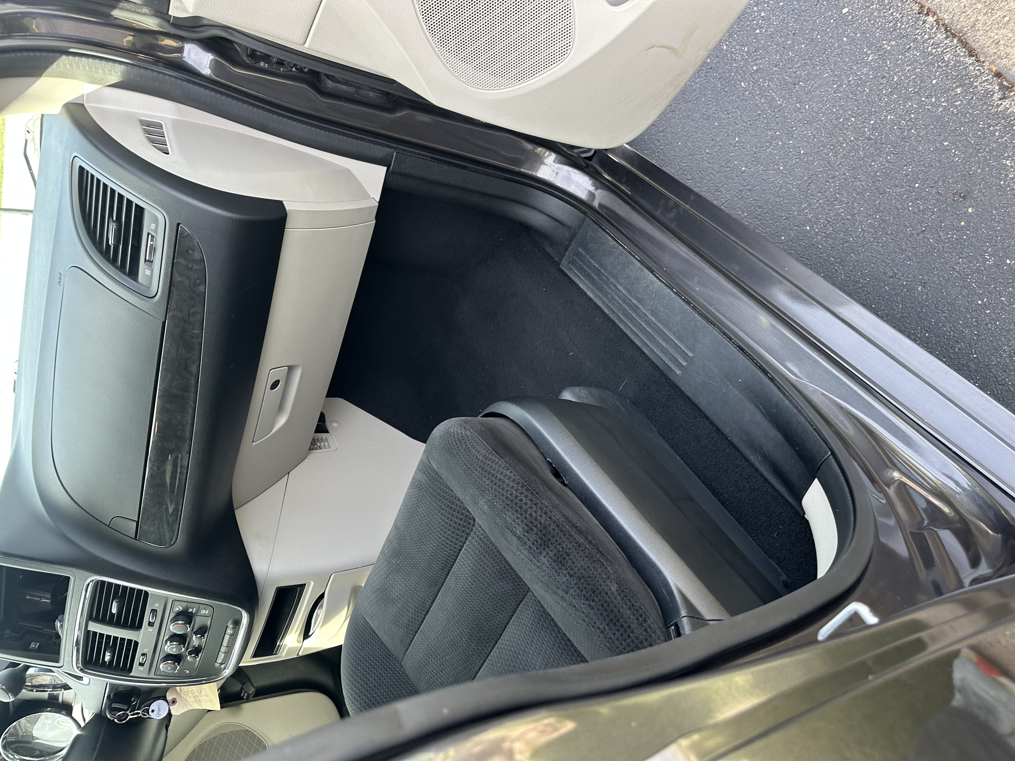 Used 2015 Dodge Grand Caravan SE FWD image 8