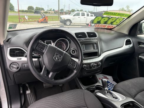Used 2018 Dodge Journey SE FWD image 8