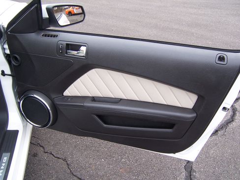 Used 2013 Ford Mustang Premium image 20