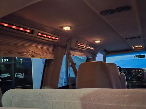 Used 1999 Chevrolet Express 1500 image 31