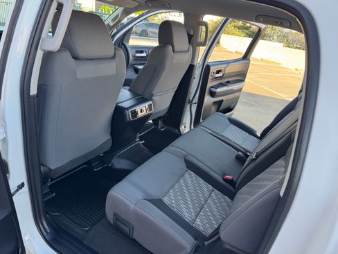 Used 2018 Toyota Tundra SR5 image 28