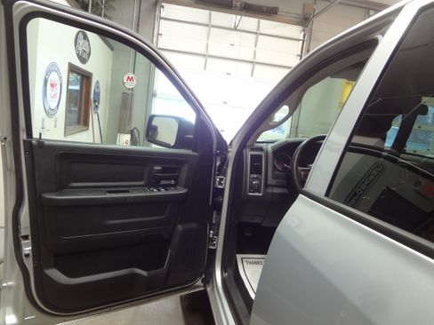 Used 2017 RAM 1500 Express image 12