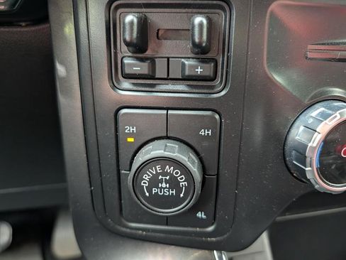Used 2022 Ford F150 4x4 SuperCrew XLT image 22