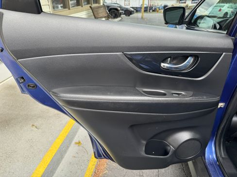 Used 2018 Nissan Rogue SL image 11