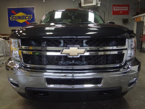 Used 2011 Chevrolet Silverado 2500 LT image 2