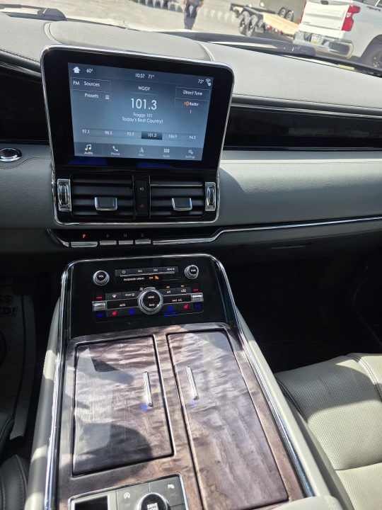Used 2019 Lincoln Navigator 4WD Reserve image 16