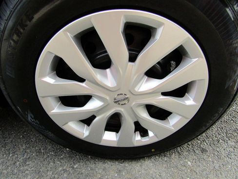 Used 2018 Nissan Rogue AWD image 13
