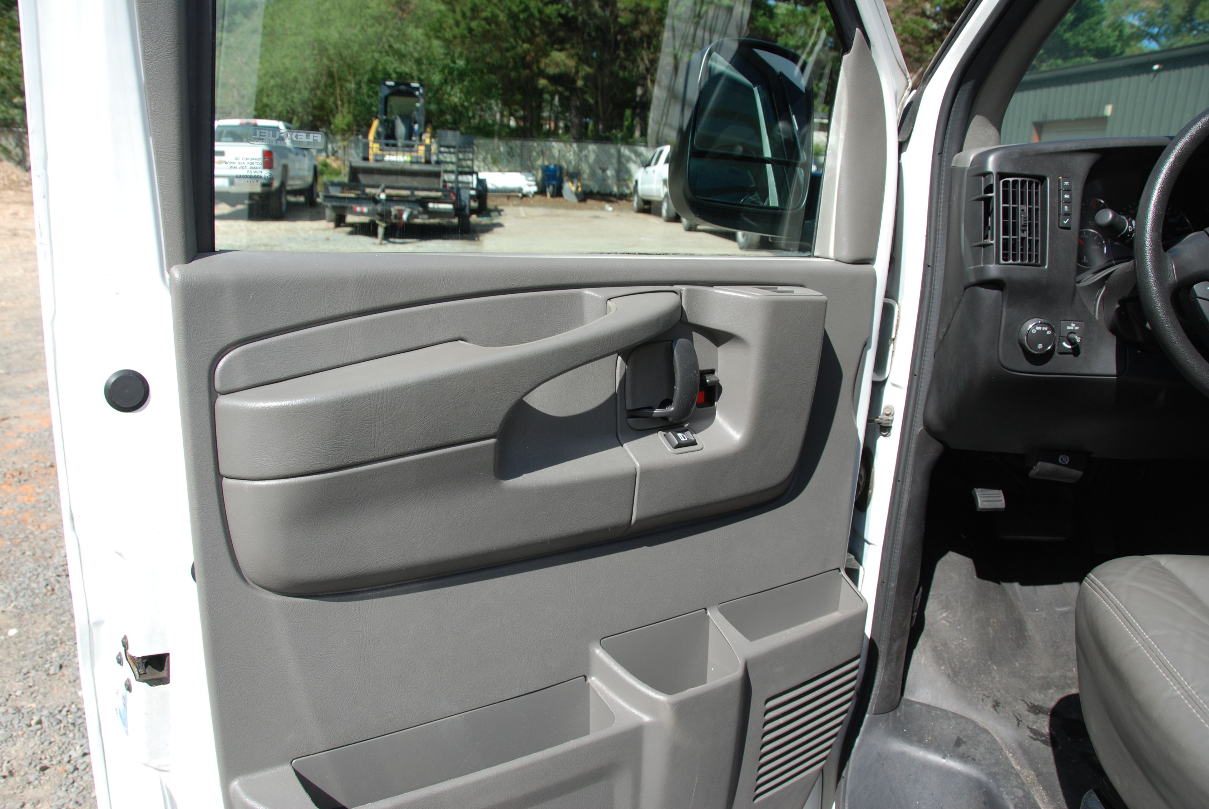 Used 2013 Chevrolet Express 1500 UNAVAIL RWD image 20