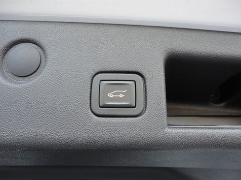 Used 2020 Chevrolet Equinox LT image 19